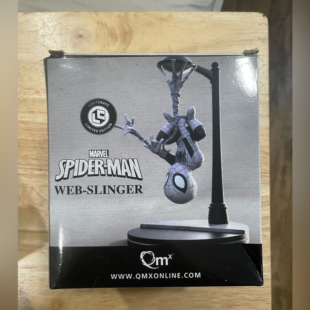Marvel’s Spiderman Statue Black and White - Picture 3 of 3